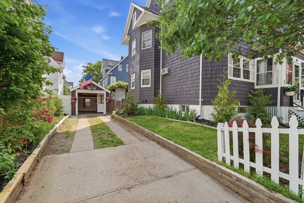 20 Raymond St
