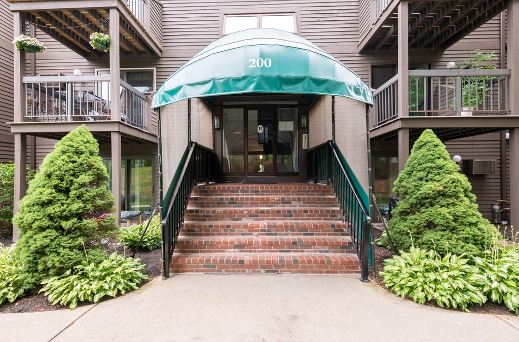 200 Colonial Dr 306