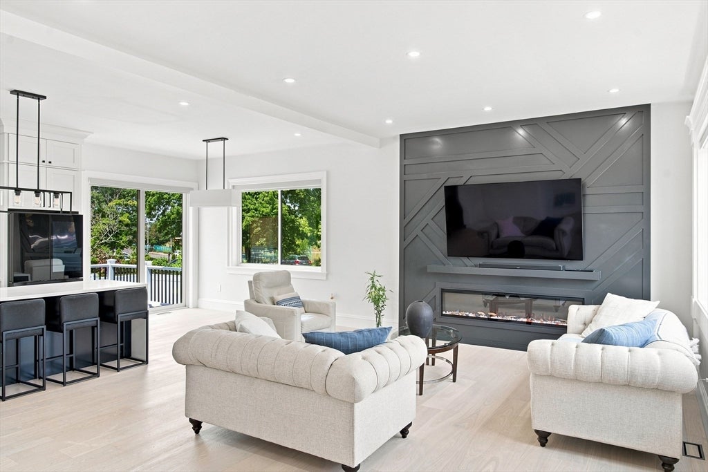 7 Breer St