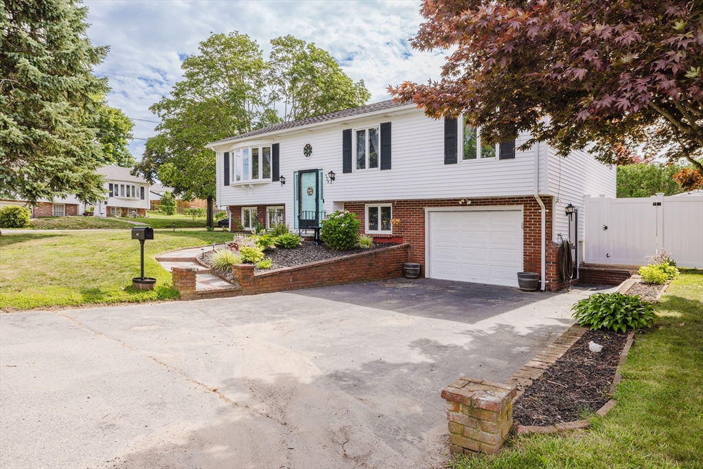 528 Regan Rd