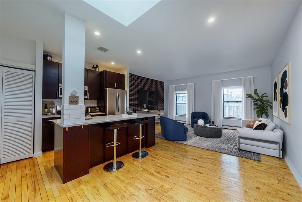 Click for 148 Warren Ave #4, Boston, MA slideshow
