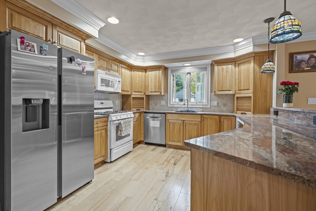 385 Sutton St 385