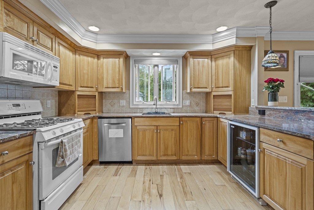385 Sutton St 385