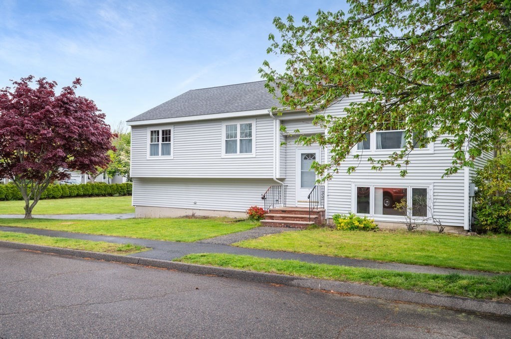 7 Nells Pond Rd, Lynn, MA Photo #2
