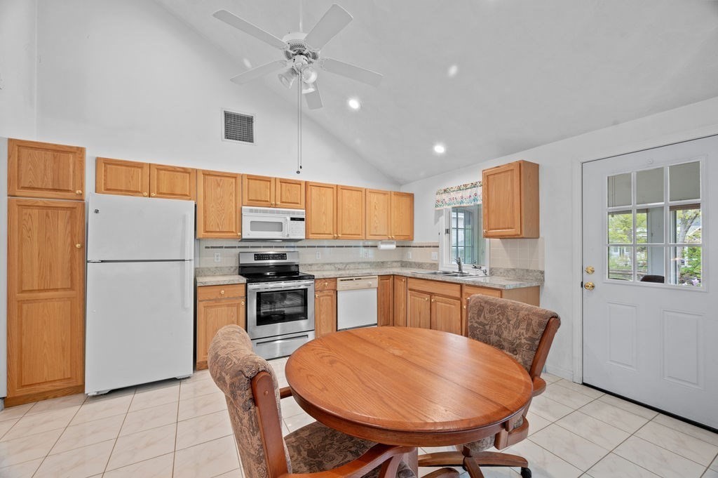 7 Nells Pond Rd, Lynn, MA Photo #9