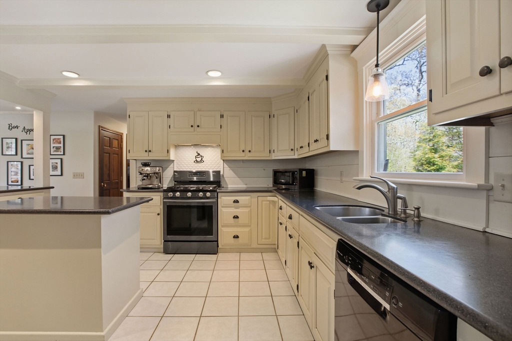 161 Beechtree Dr, Brewster, MA, 161 Beechtree Dr, Brewster, MA Photo #5
