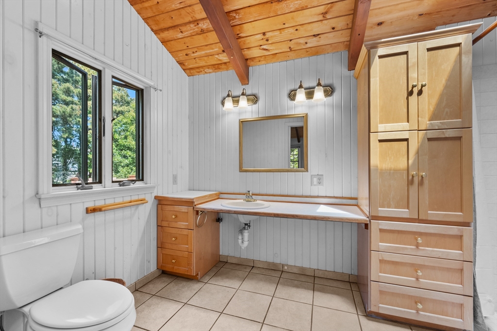 Chatham, Massachusetts 02633, United States, 4 Bedrooms Bedrooms, ,3 BathroomsBathrooms,Residential,Active,200870