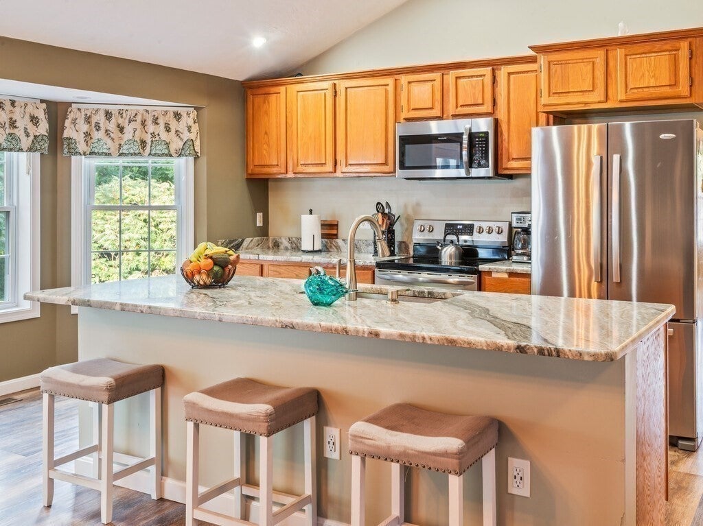 37 Moreland Green Dr, Worcester, MA, 37 Moreland Green Dr, Worcester, MA Photo #2