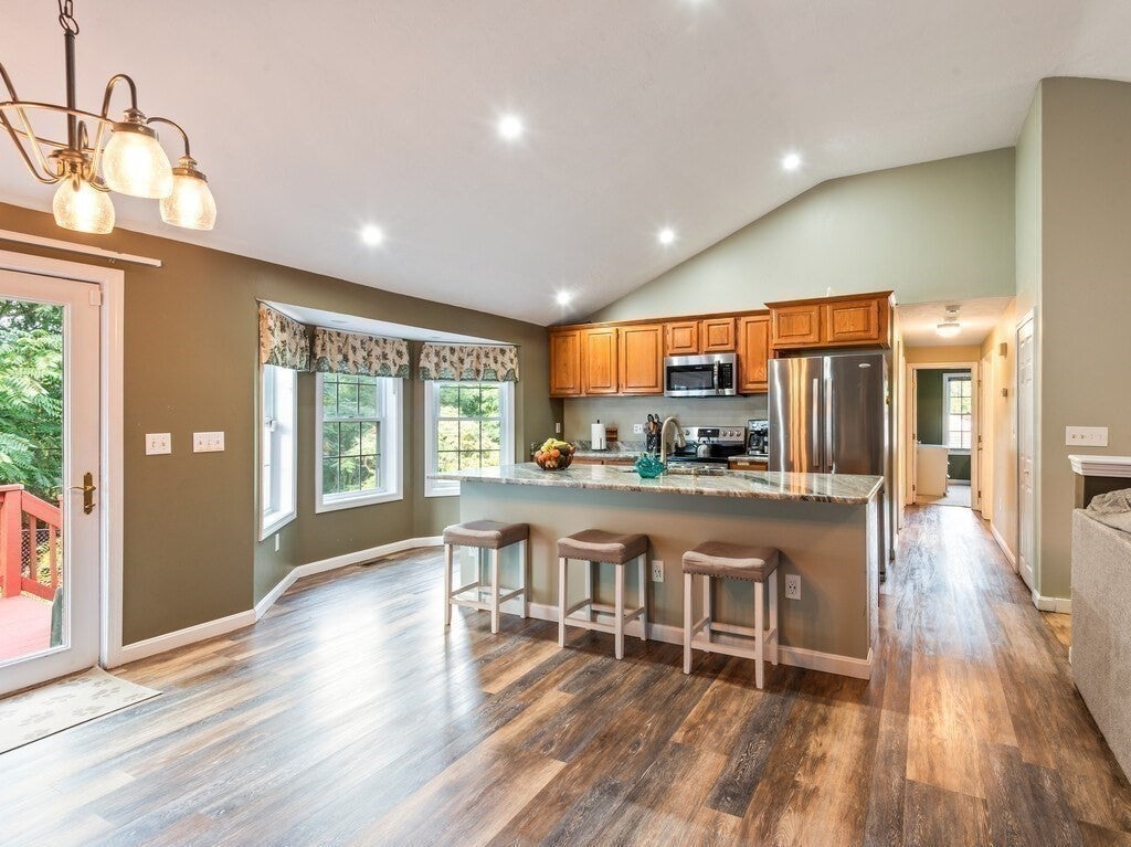 37 Moreland Green Dr, Worcester, MA, 37 Moreland Green Dr, Worcester, MA Photo #3