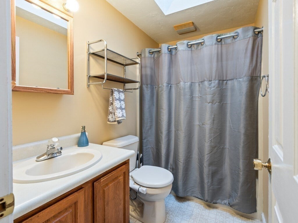 37 Moreland Green Dr, Worcester, MA, 37 Moreland Green Dr, Worcester, MA Photo #21