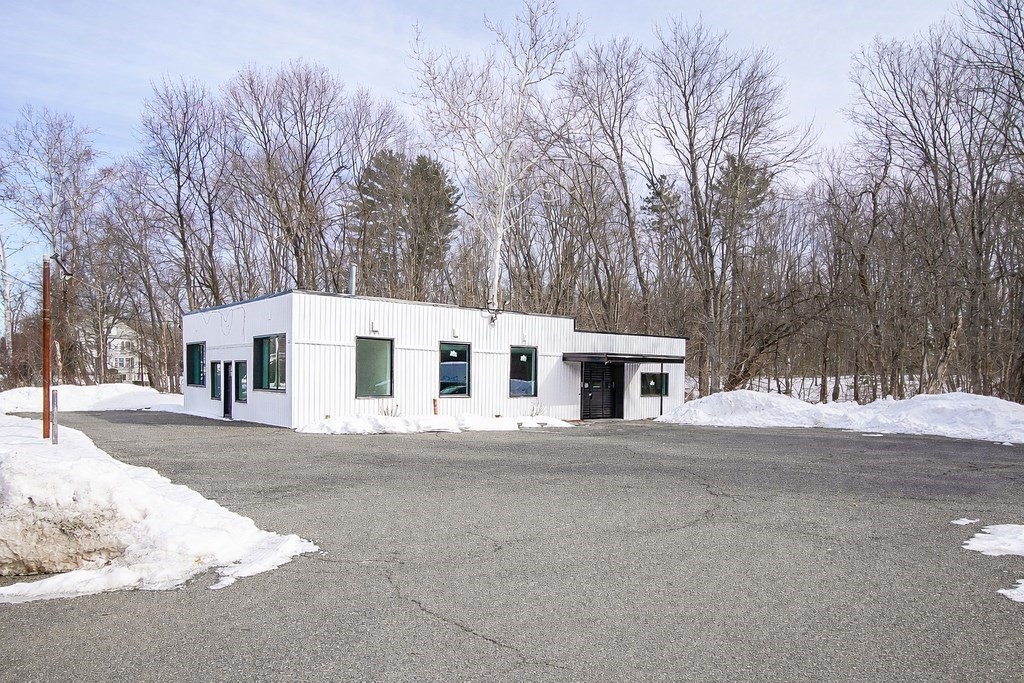 1443 Main St