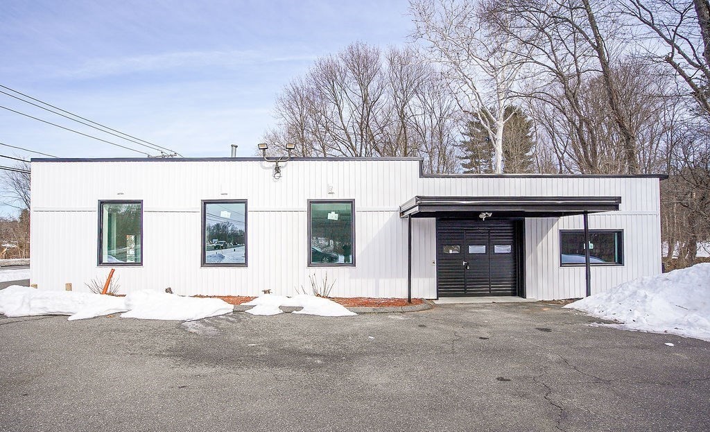1443 Main St