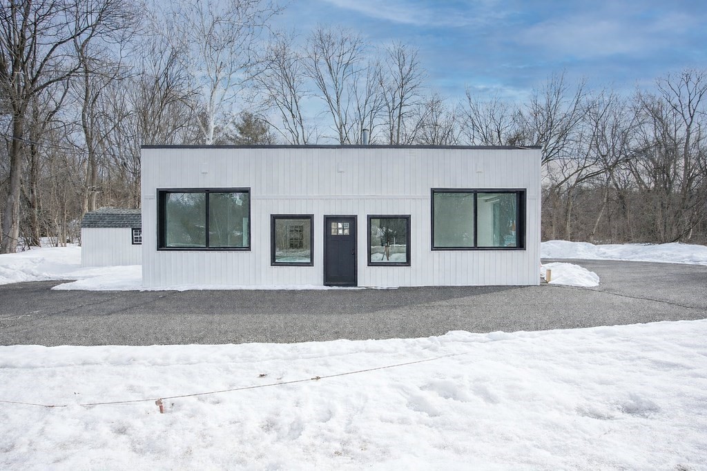 1443 Main St