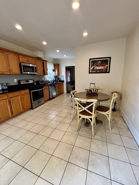 Photo 1 of 22 — 757 Summer St 2, Lynn, MA 01905