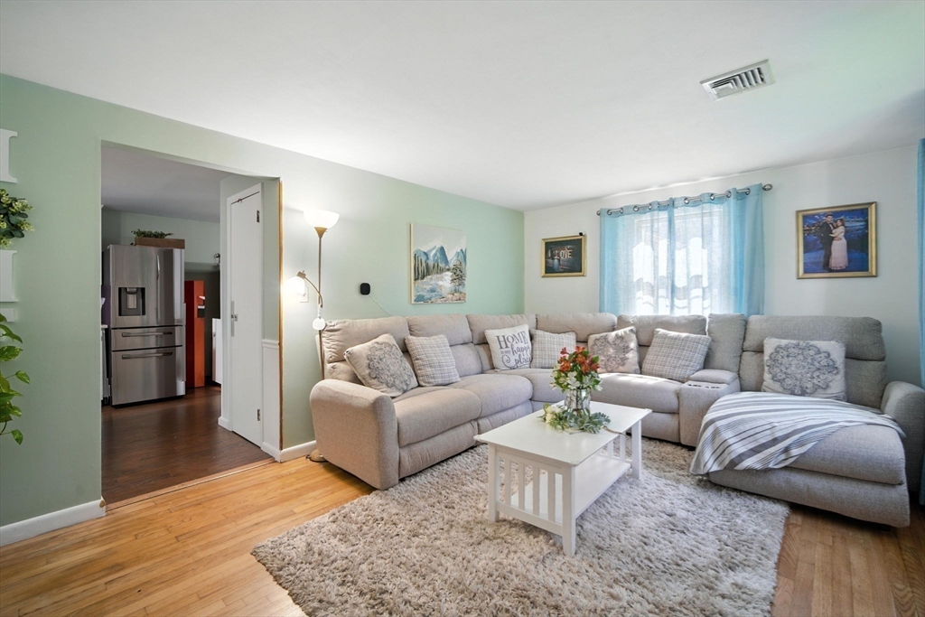 Enfield, Connecticut 06082, United States, 4 Bedrooms Bedrooms, ,1 BathroomBathrooms,Residential,Active,184906