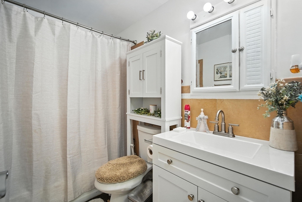 Enfield, Connecticut 06082, United States, 4 Bedrooms Bedrooms, ,1 BathroomBathrooms,Residential,Active,184906