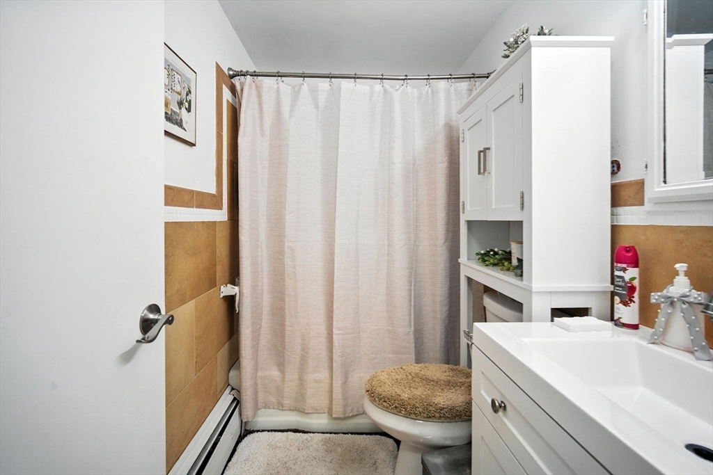 Enfield, Connecticut 06082, United States, 4 Bedrooms Bedrooms, ,1 BathroomBathrooms,Residential,Active,184906