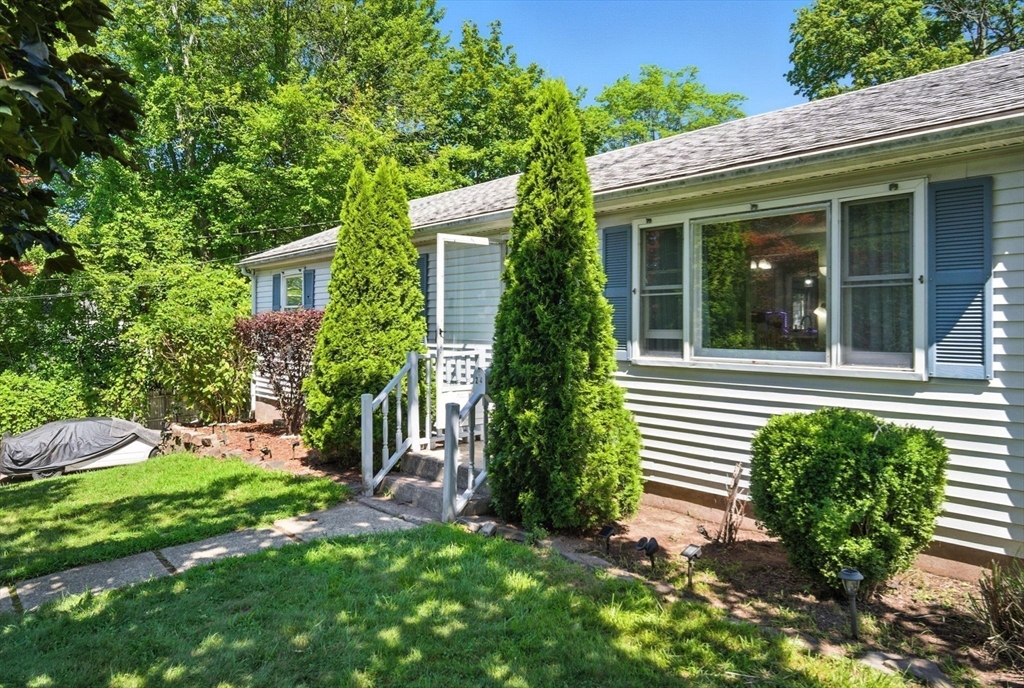 Enfield, Connecticut 06082, United States, 4 Bedrooms Bedrooms, ,1 BathroomBathrooms,Residential,Active,184906