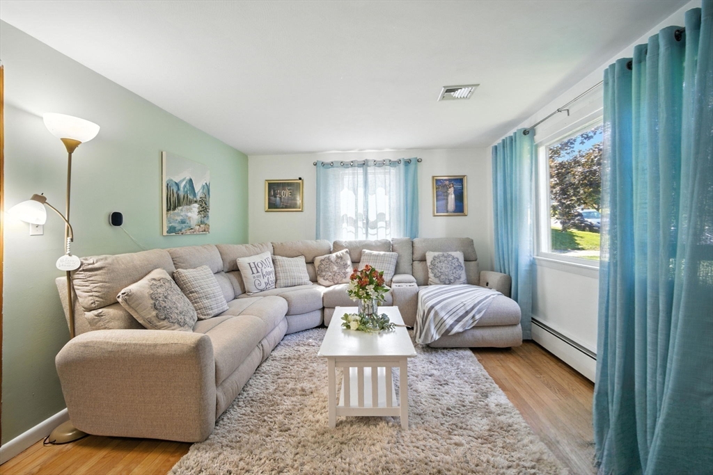 Enfield, Connecticut 06082, United States, 4 Bedrooms Bedrooms, ,1 BathroomBathrooms,Residential,Active,184906