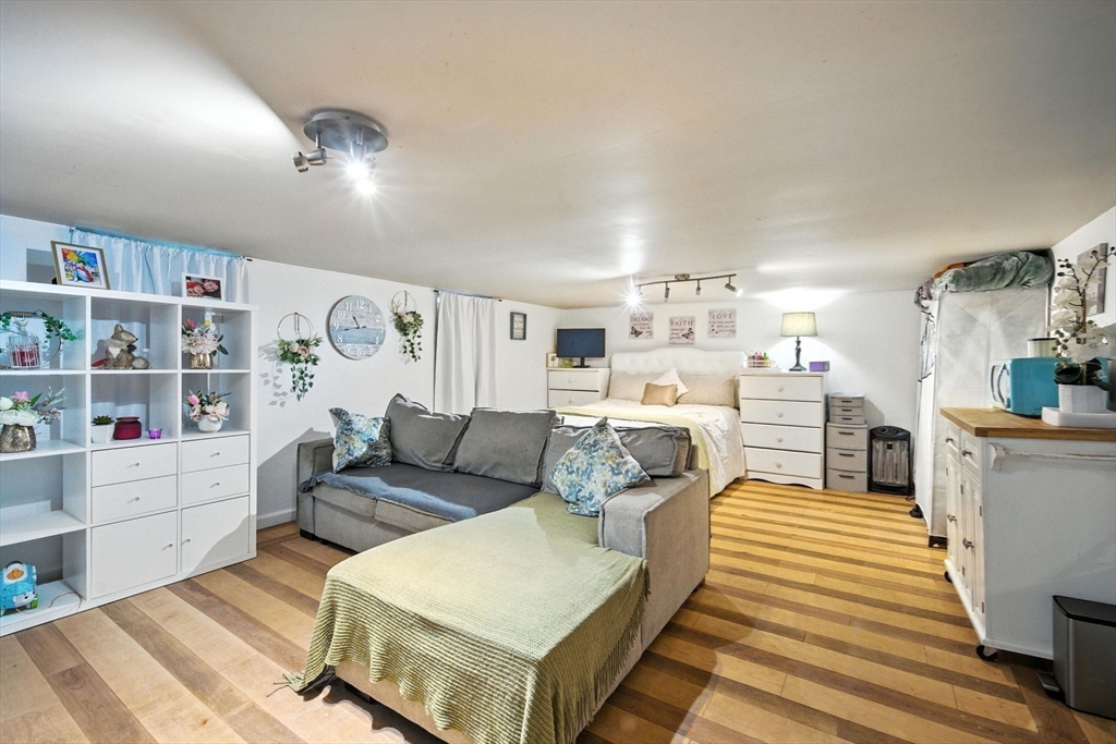 Enfield, Connecticut 06082, United States, 4 Bedrooms Bedrooms, ,1 BathroomBathrooms,Residential,Active,184906