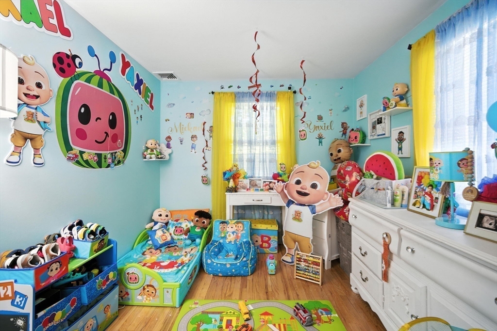 Enfield, Connecticut 06082, United States, 4 Bedrooms Bedrooms, ,1 BathroomBathrooms,Residential,Active,184906