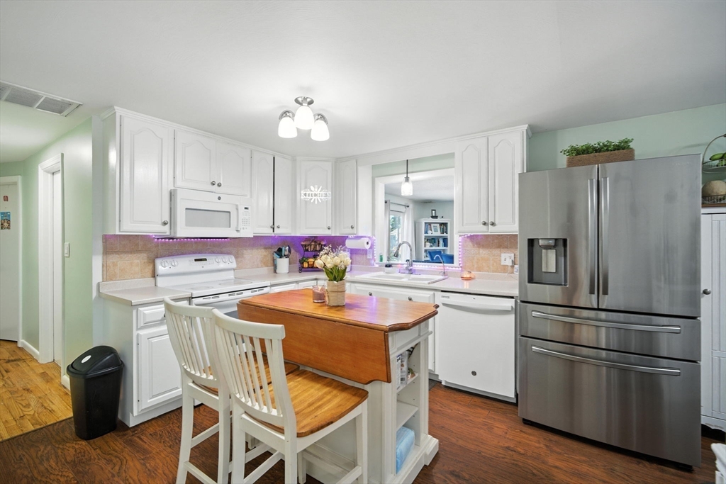 Enfield, Connecticut 06082, United States, 4 Bedrooms Bedrooms, ,1 BathroomBathrooms,Residential,Active,184906