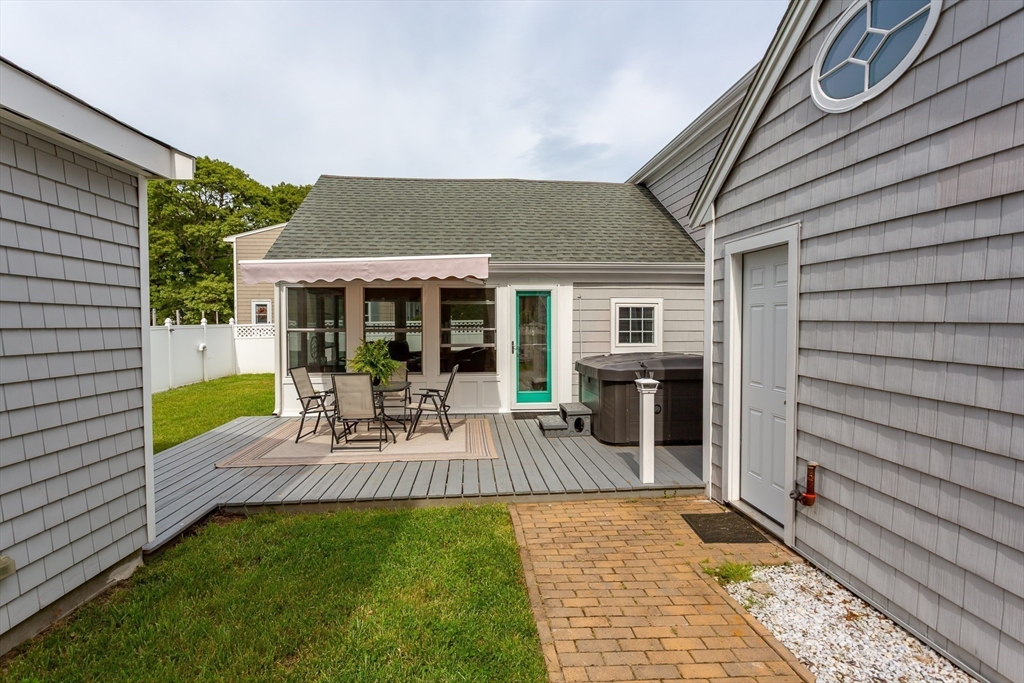 28 Winona Ave