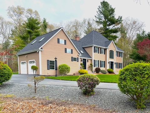 40 King Philip Dr Rehoboth MA 02769