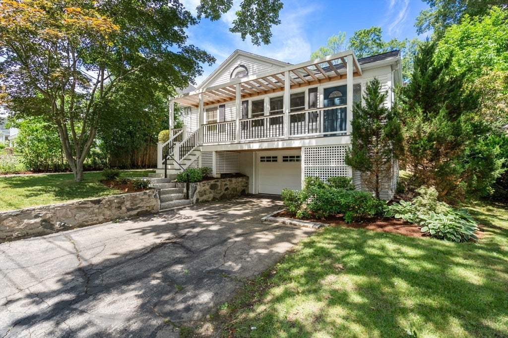 91 Henderson St