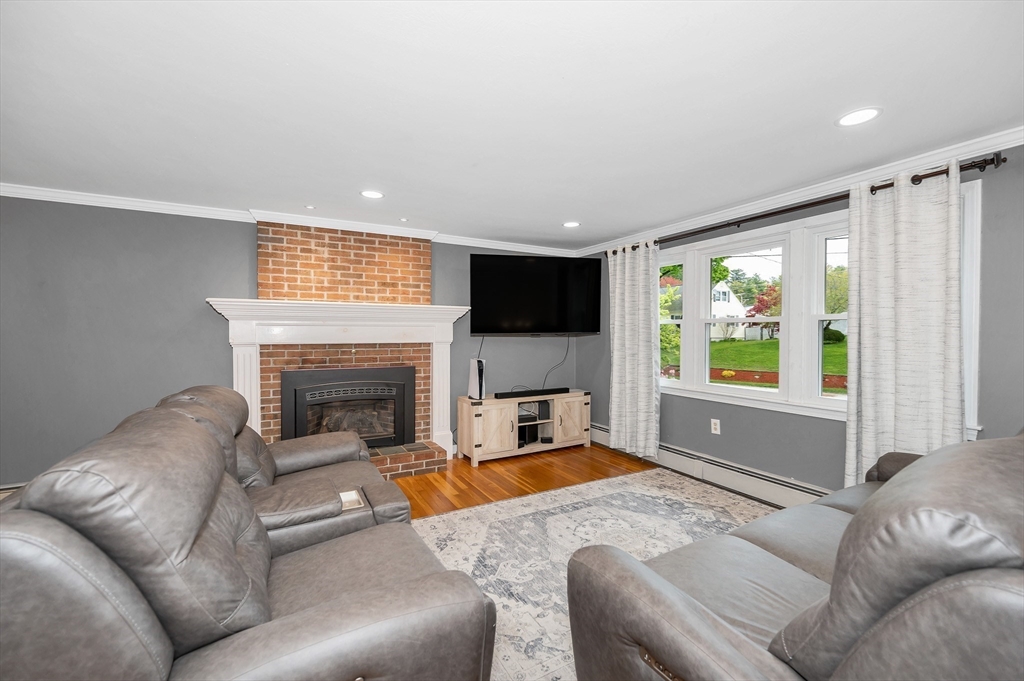 9 Sunrise Dr