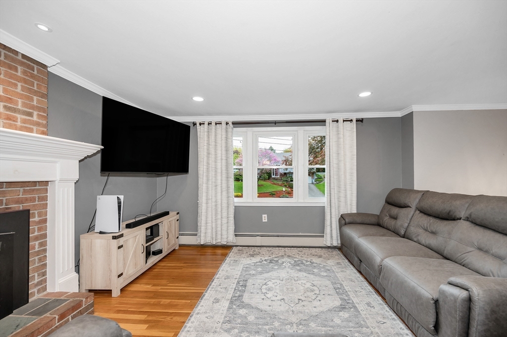 9 Sunrise Dr