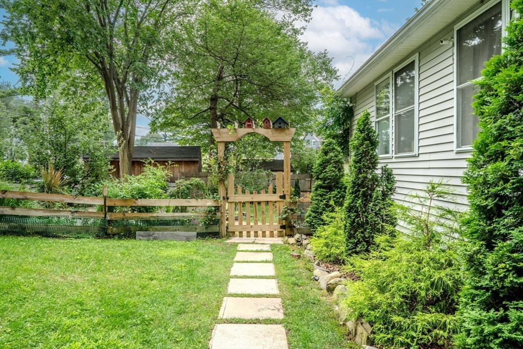 49 Millville Cir, Salem, NH Photo #8