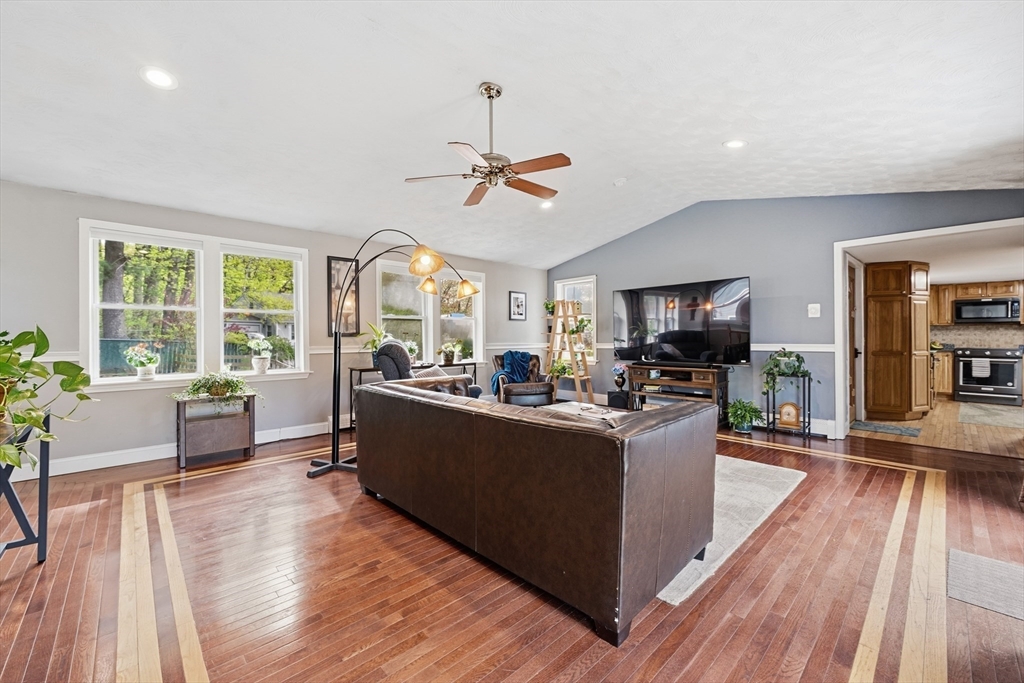 49 Millville Cir, Salem, NH Photo #14