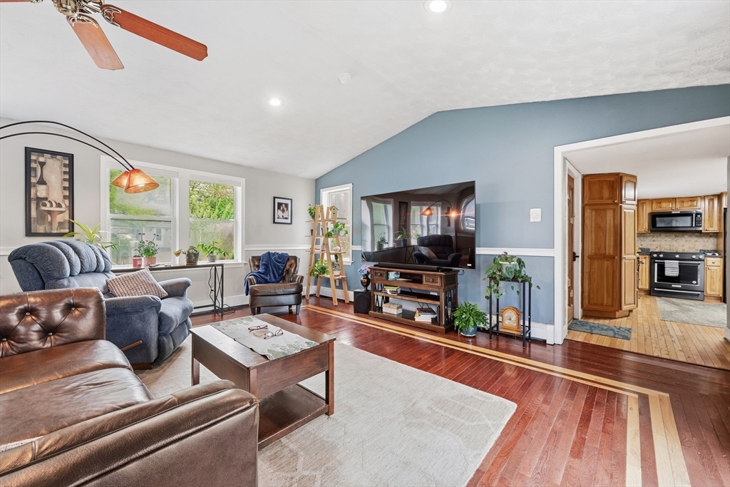 49 Millville Cir, Salem, NH Photo #16