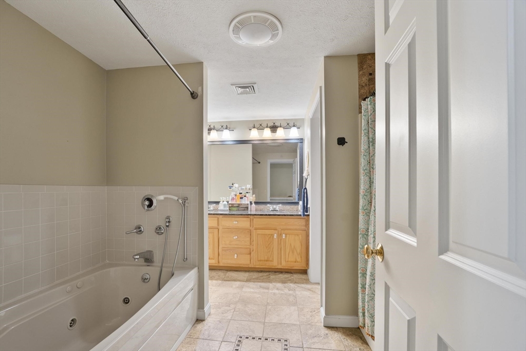 70 Bridle Cross Rd #70, Fitchburg, MA Photo #25
