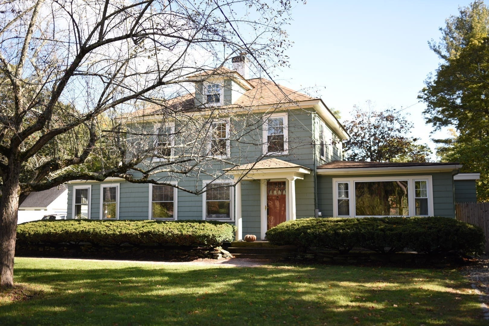 Click for 198 Concord Rd, Bedford, MA slideshow Click for 198 Concord Rd, Bedford, MA slideshow