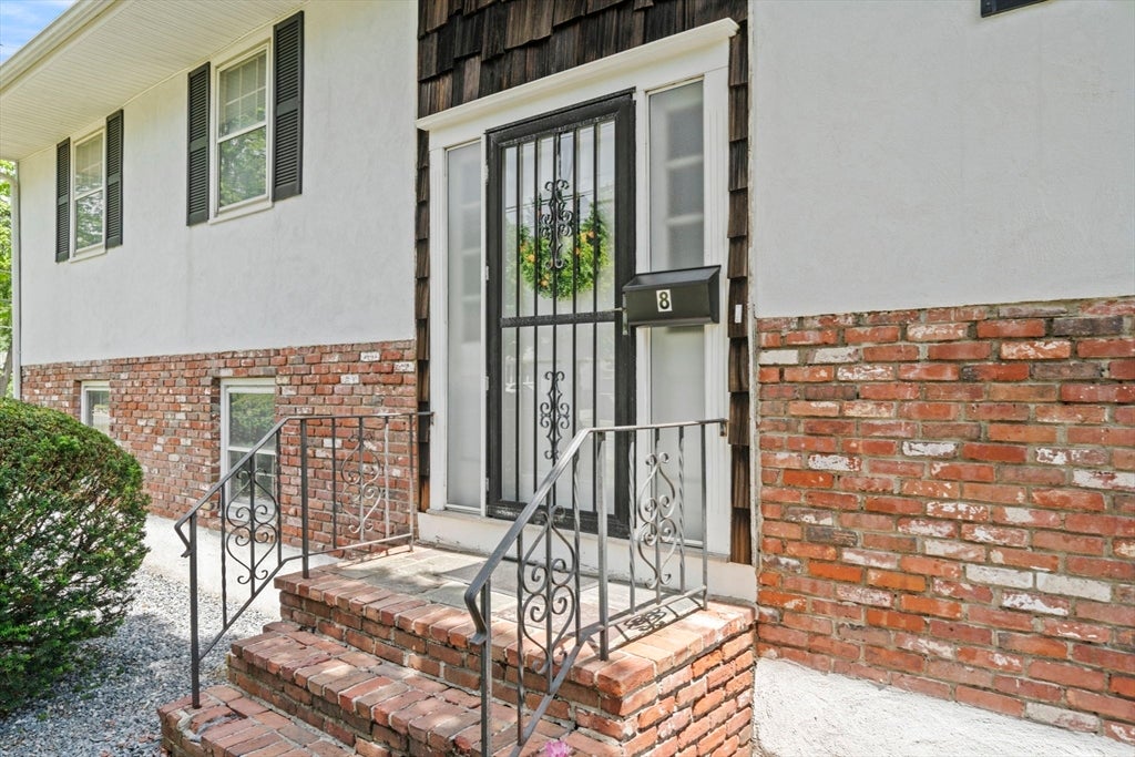 8 Main St