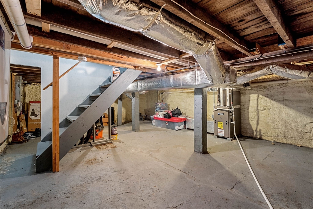 883 Grinnell St, Fall River, MA Photo #27