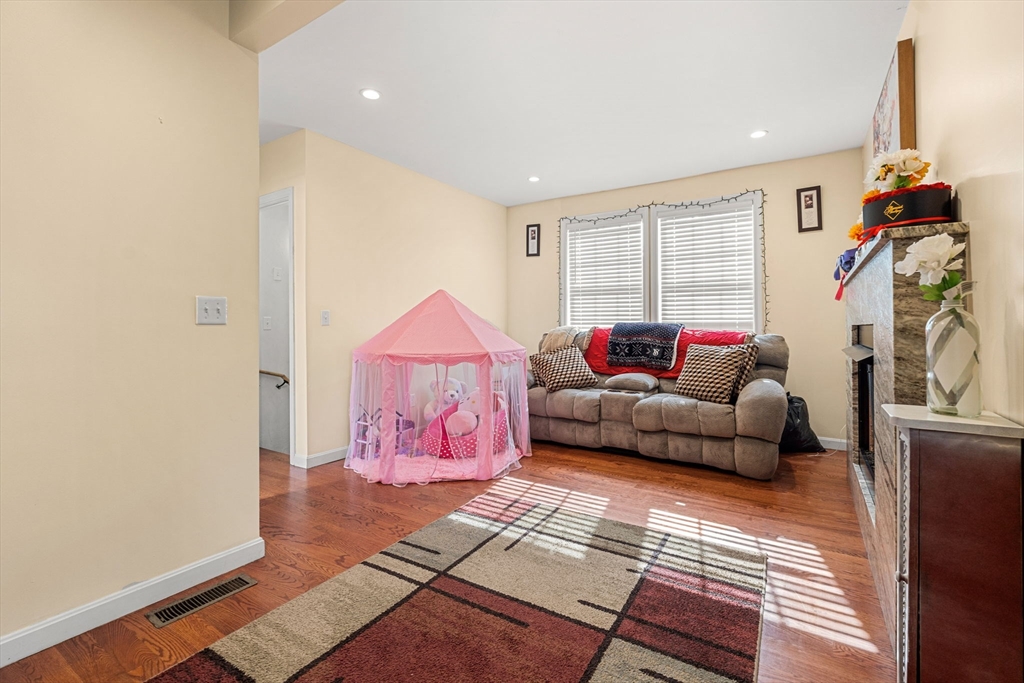 883 Grinnell St, Fall River, MA Photo #24