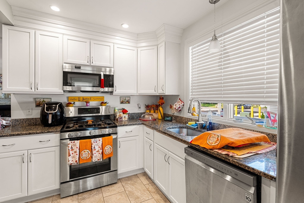 883 Grinnell St, Fall River, MA Photo #17