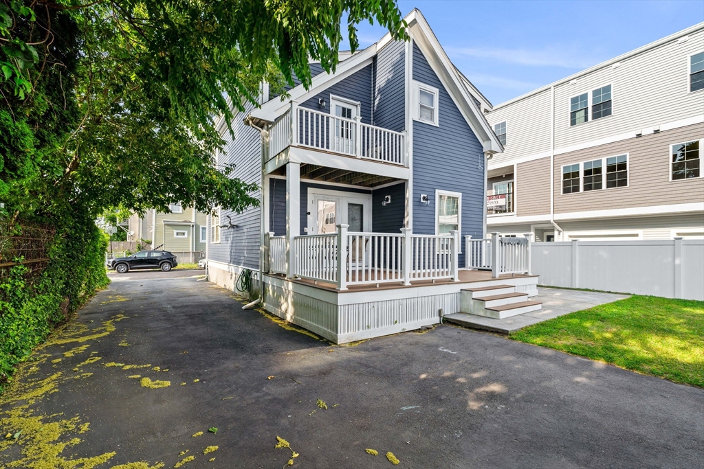 883 Grinnell St, Fall River, MA Photo #4