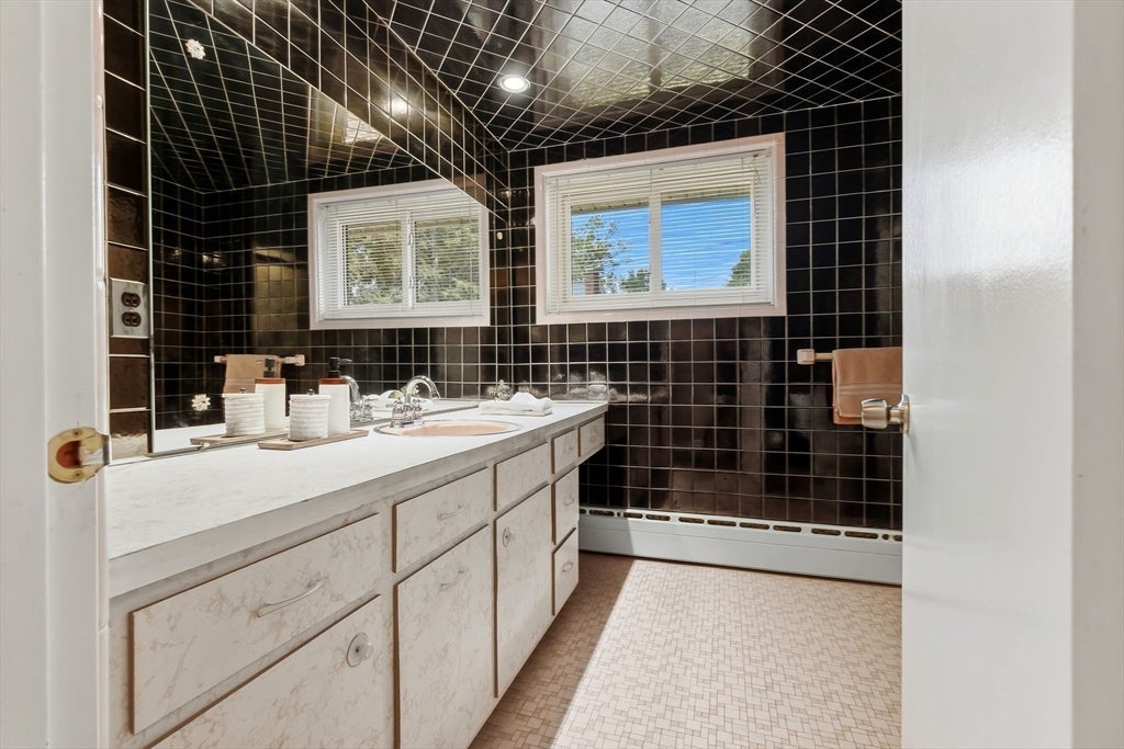 3 Carter Rd, Woburn, MA, 3 Carter Rd, Woburn, MA Photo #24