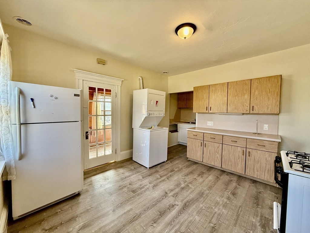 84 Pearl St 2F