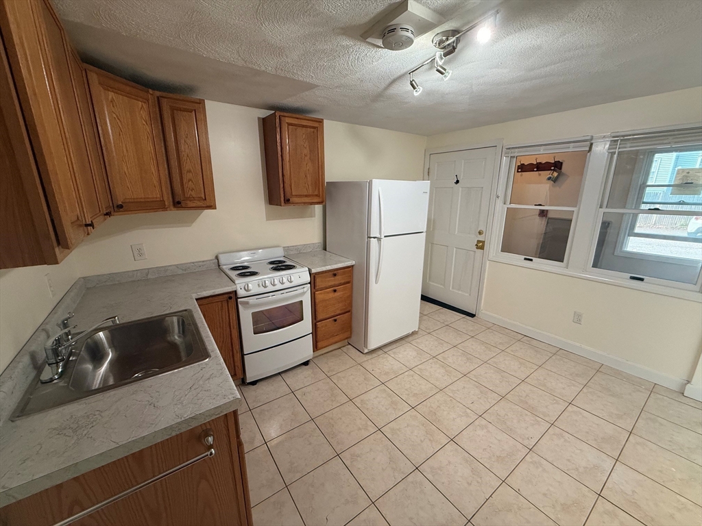 81 Cabot St 1M