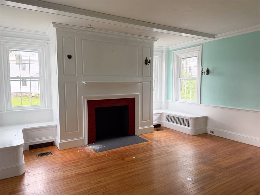 179 Front St