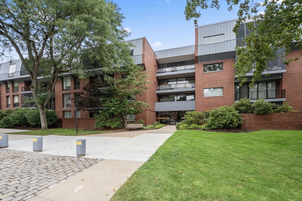 65 Grove St 452