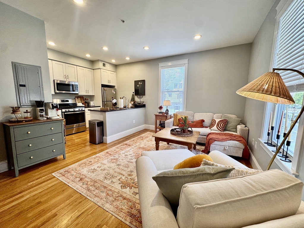 Click for 405 South Huntington Ave #2R, Boston, MA slideshow