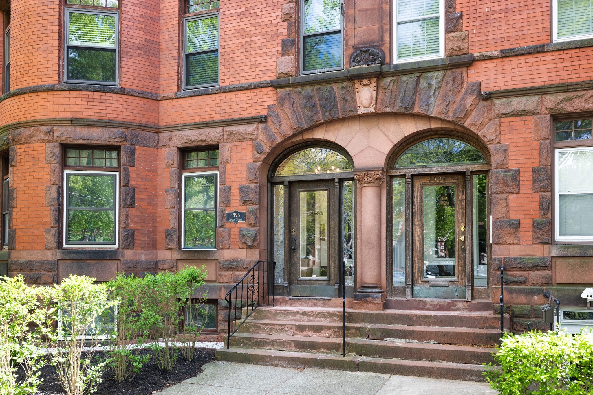 1895A Beacon ST