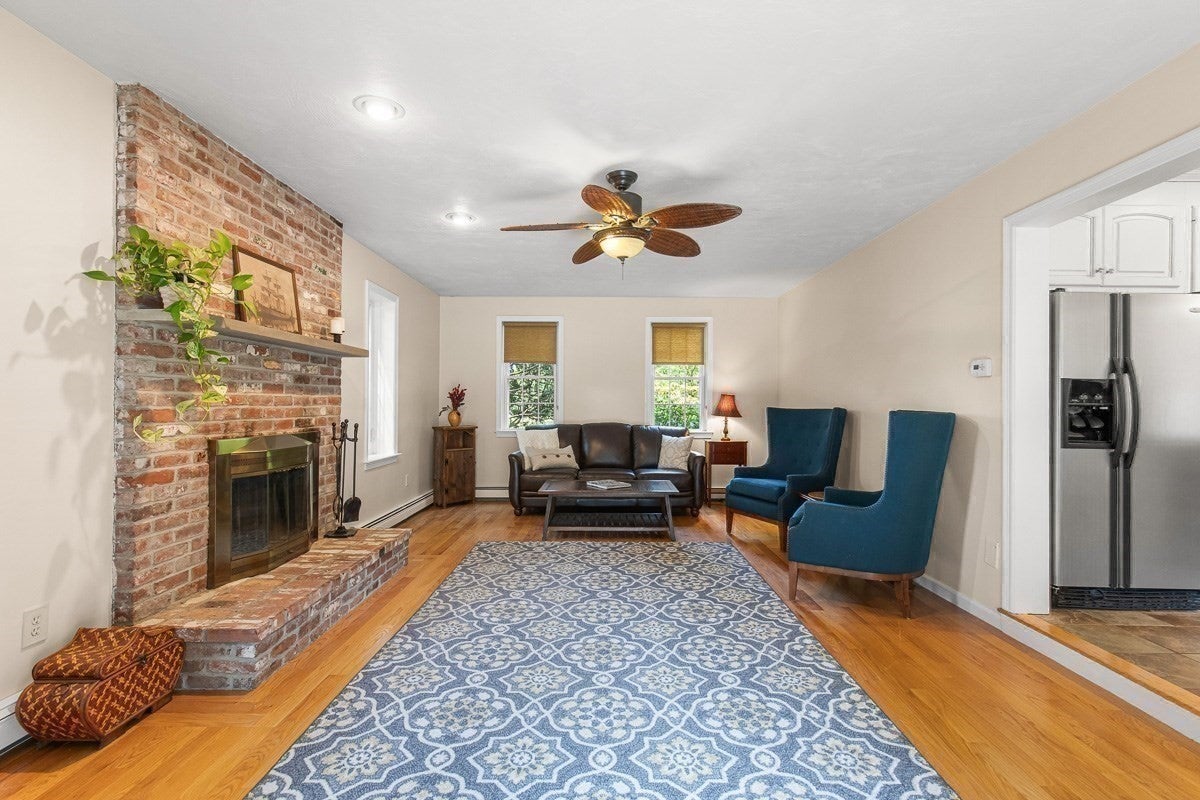 85 Comstock Dr, Wrentham, MA Photo #14