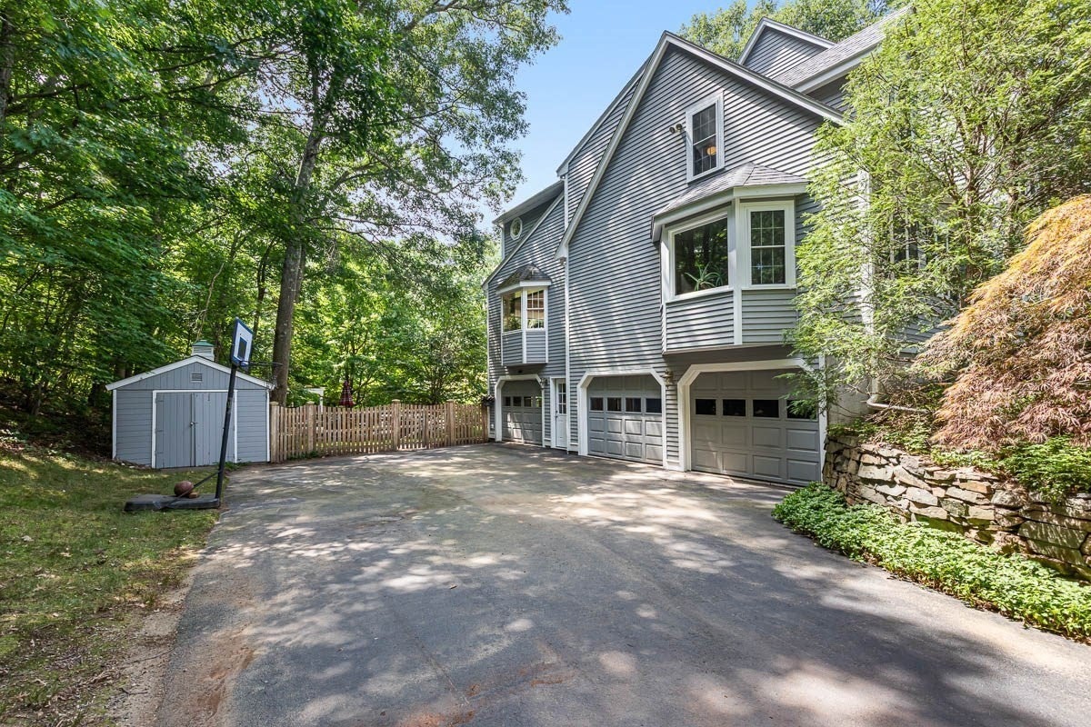 85 Comstock Dr, Wrentham, MA Photo #2